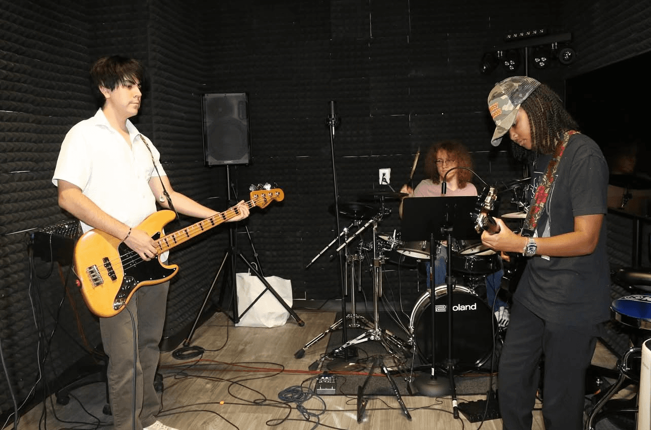 Apologie in the studio